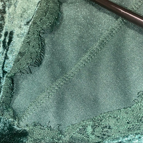 Velour Deep Green Long-Sleeved Mini Dress - Picture 6 of 14